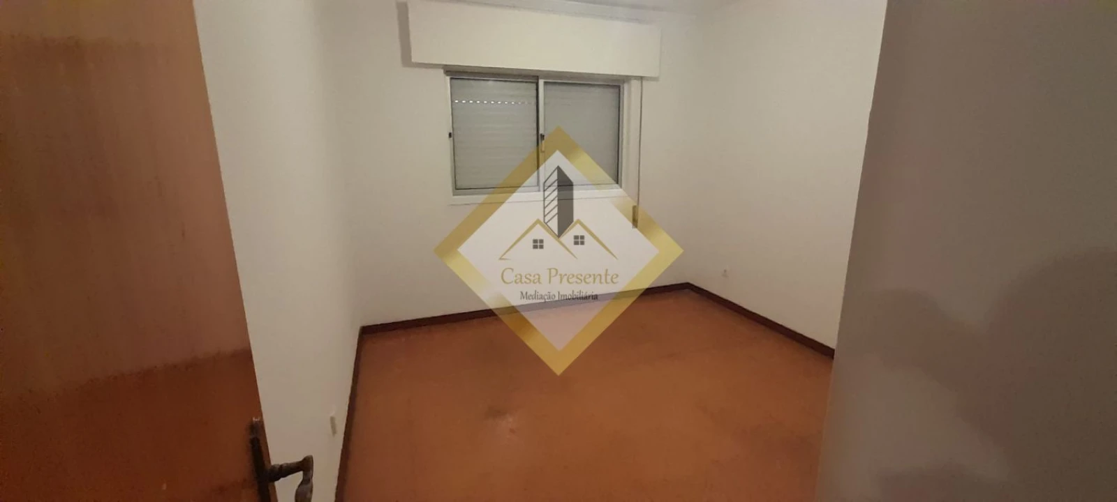 Apartamento T2 para Arrendamento em Vilar de Andorinho Foto 13