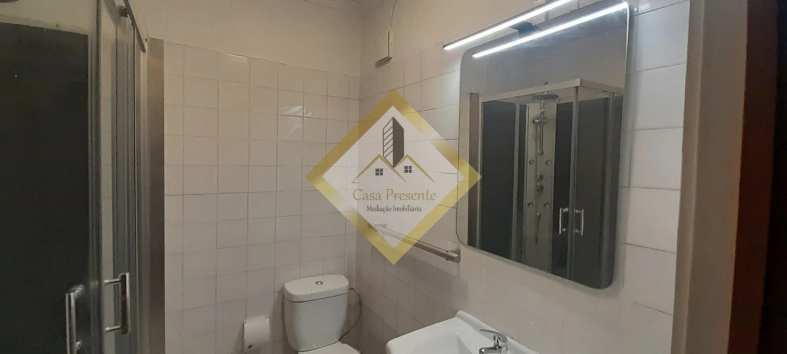 Apartamento T2 para Arrendamento em Vilar de Andorinho Foto 16