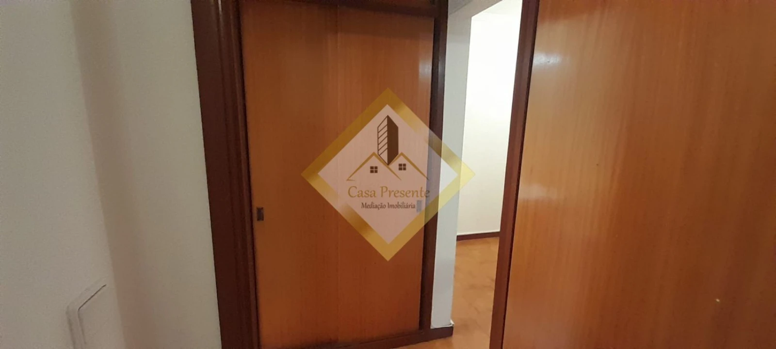 Apartamento T2 para Arrendamento em Vilar de Andorinho Foto 11