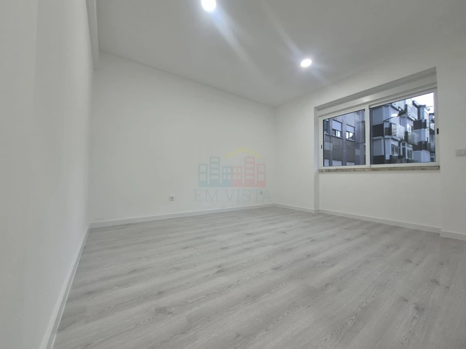 Apartamento T2 para Venda em Almada, Cova da Piedade, Pragal e Cacilhas Foto 3