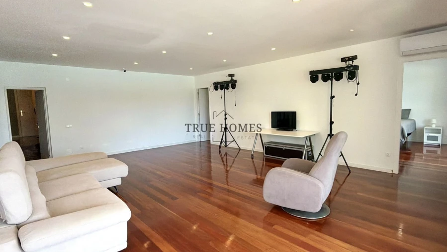 Moradia T8 para Venda em Charneca de Caparica e Sobreda Foto 22