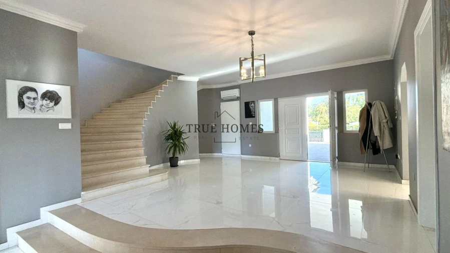 Moradia T8 para Venda em Charneca de Caparica e Sobreda Foto 4