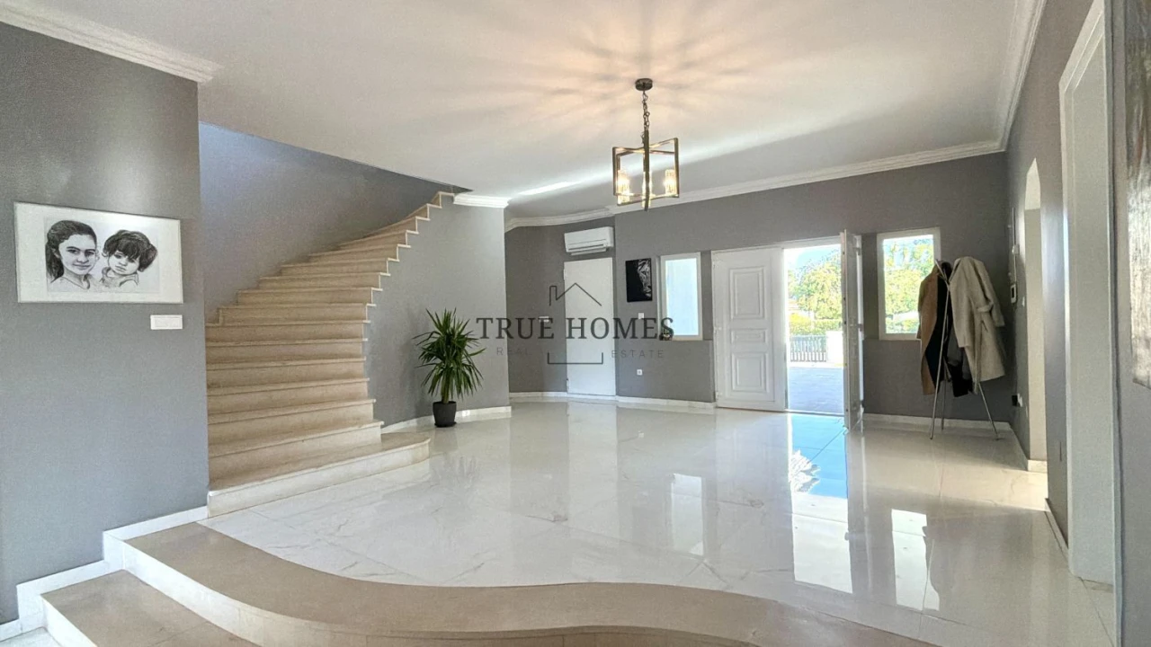 Moradia T8 para Venda em Charneca de Caparica e Sobreda Foto 4