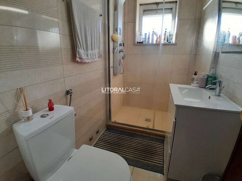 Moradia T5 para Venda em Oiã Foto 6