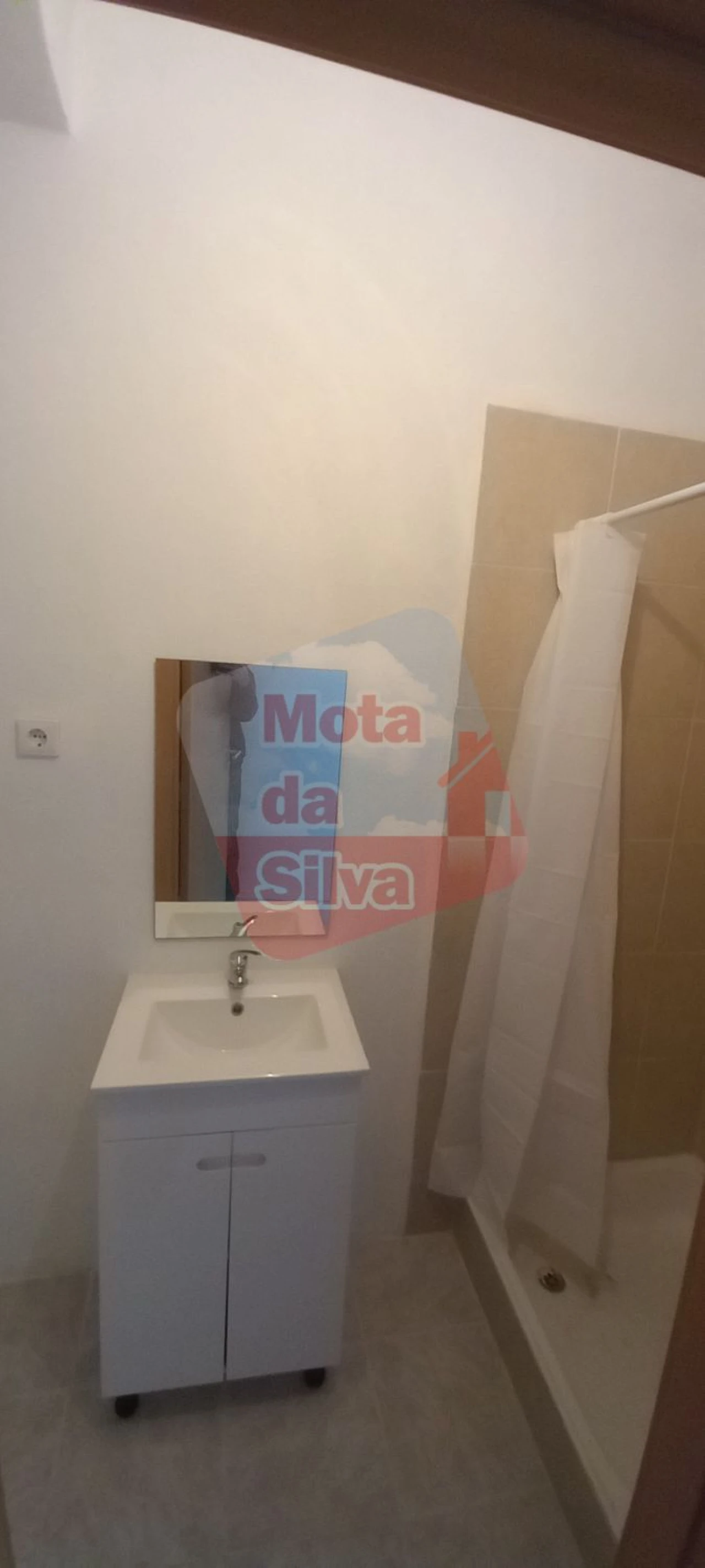 Apartamento T2 para Venda em Sé e São Lourenço Foto 4