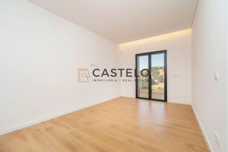 Moradia T3 para Venda em Loule (São Sebastião) Foto 12