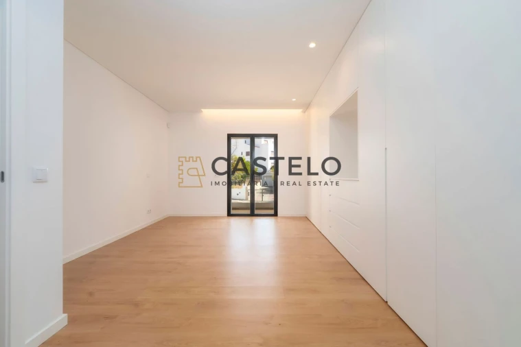 Moradia T3 para Venda em Loule (São Sebastião) Foto 18