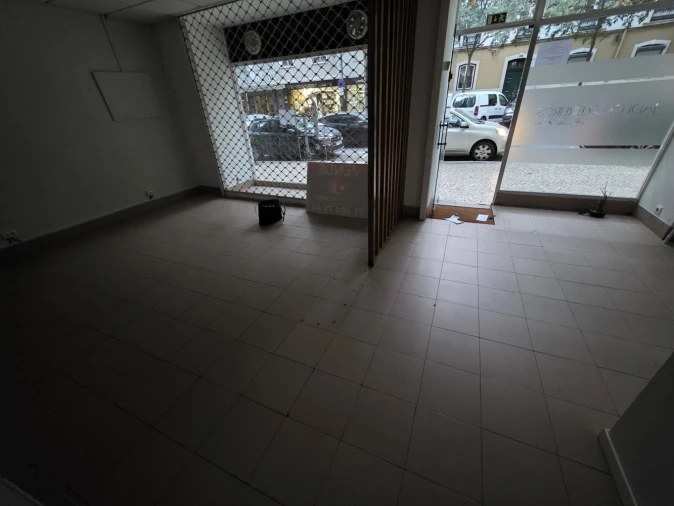 Loja para Arrendamento em Arroios Foto 4