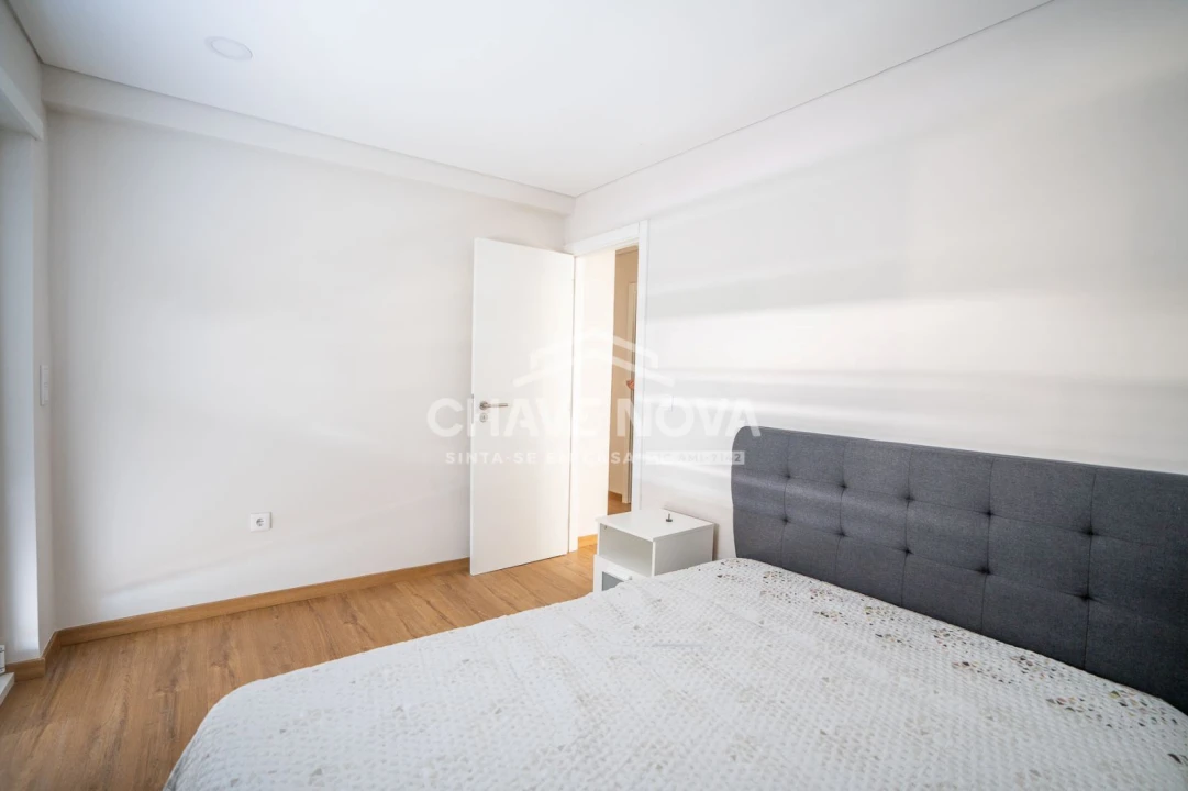 Apartamento T2 para Arrendamento em Arcozelo Foto 6