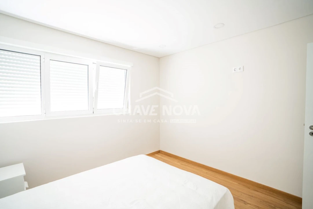 Apartamento T2 para Arrendamento em Arcozelo Foto 9