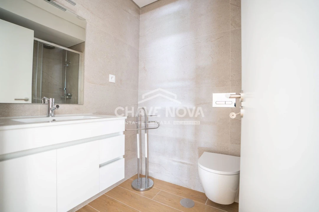 Apartamento T2 para Arrendamento em Arcozelo Foto 10