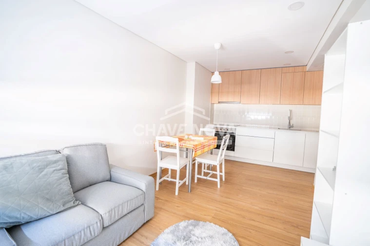 Apartamento T2 para Arrendamento em Arcozelo Foto 2