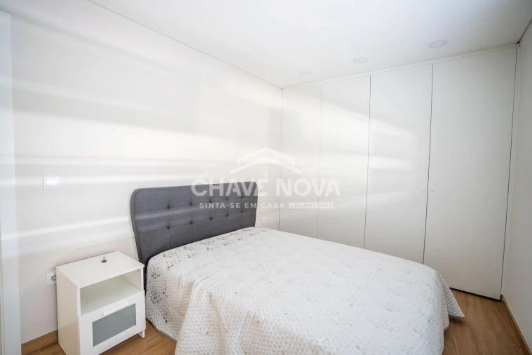 Apartamento T2 para Arrendamento em Arcozelo Foto 7