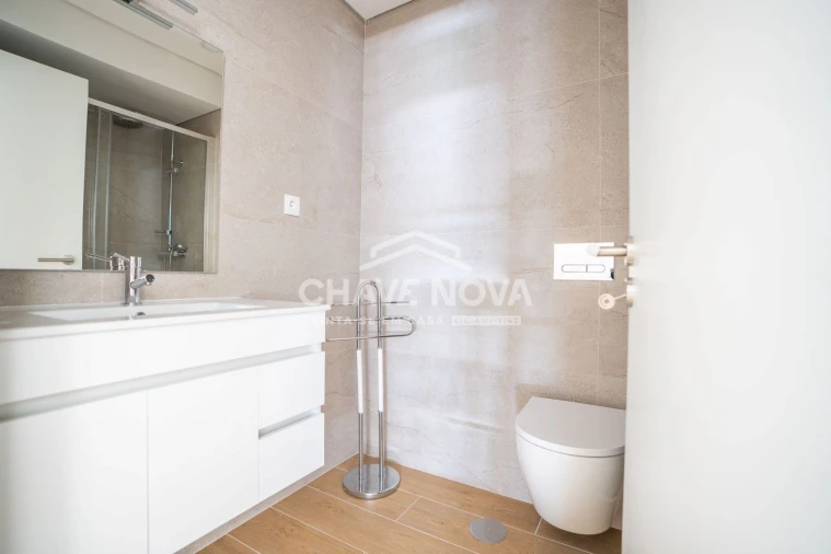 Apartamento T2 para Arrendamento em Arcozelo Foto 10