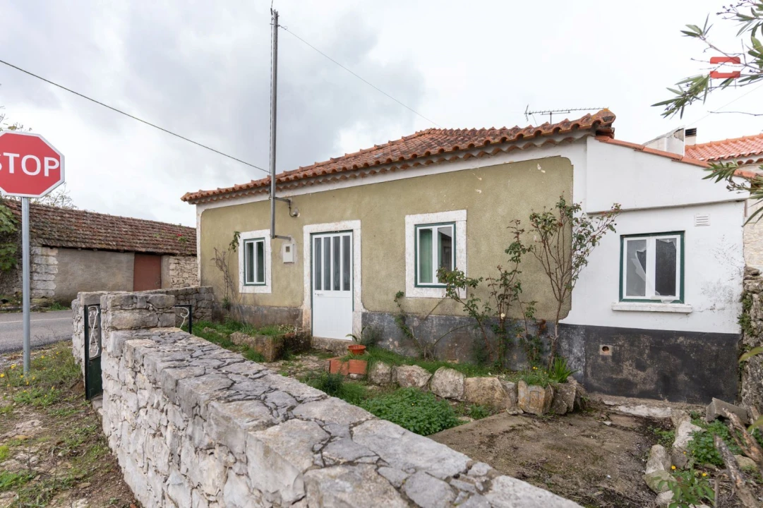 Moradia T2 para Venda em Atouguia Foto 1