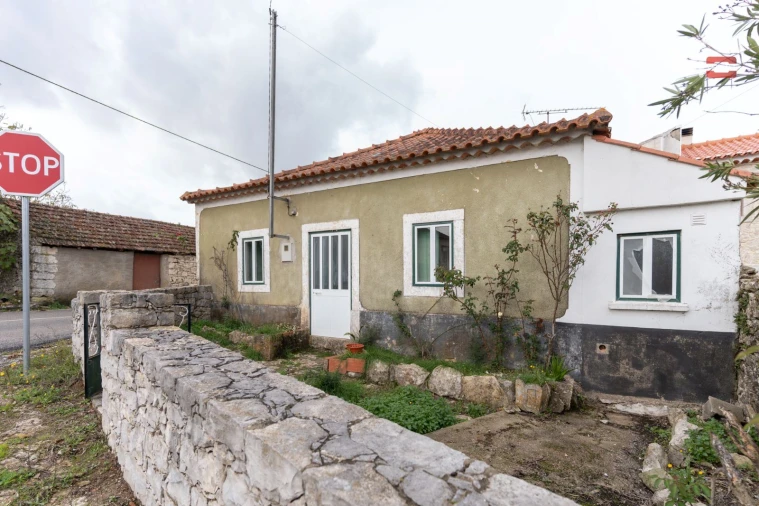 Moradia T2 para Venda em Atouguia Foto 1