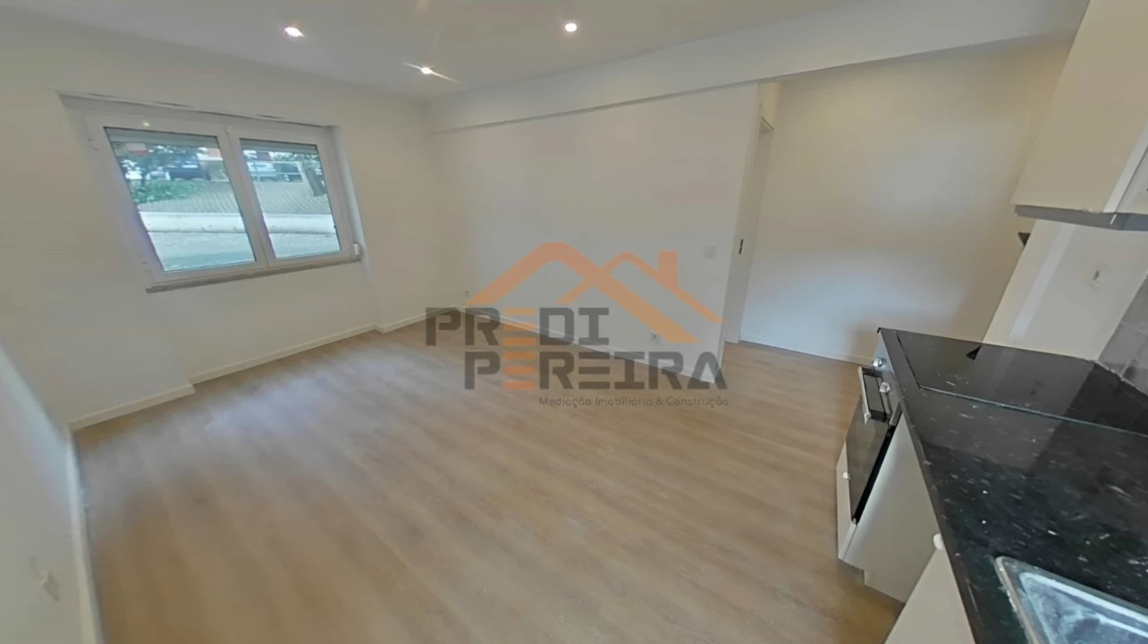 Apartamento T1 para Venda em Porto Salvo Foto 3