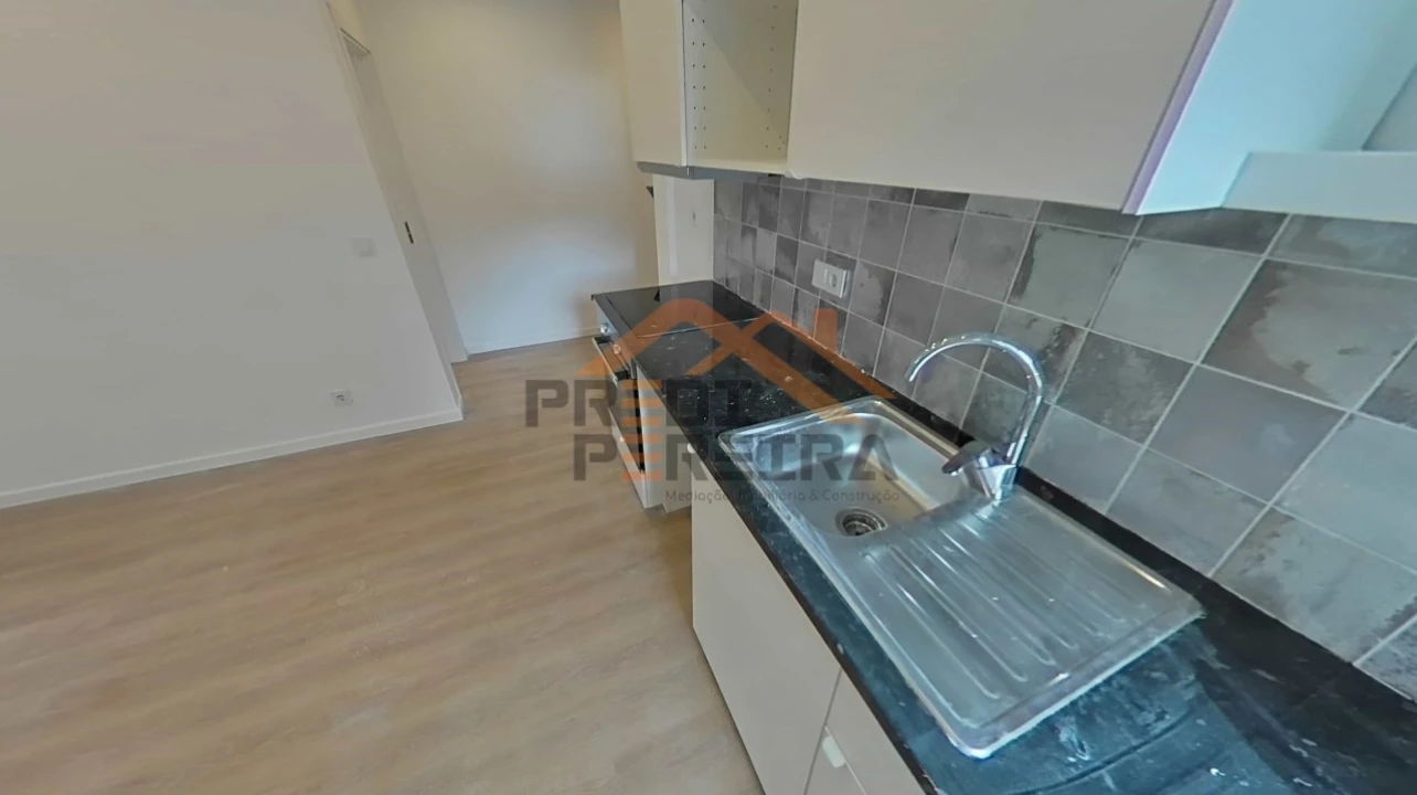 Apartamento T1 para Venda em Porto Salvo Foto 4