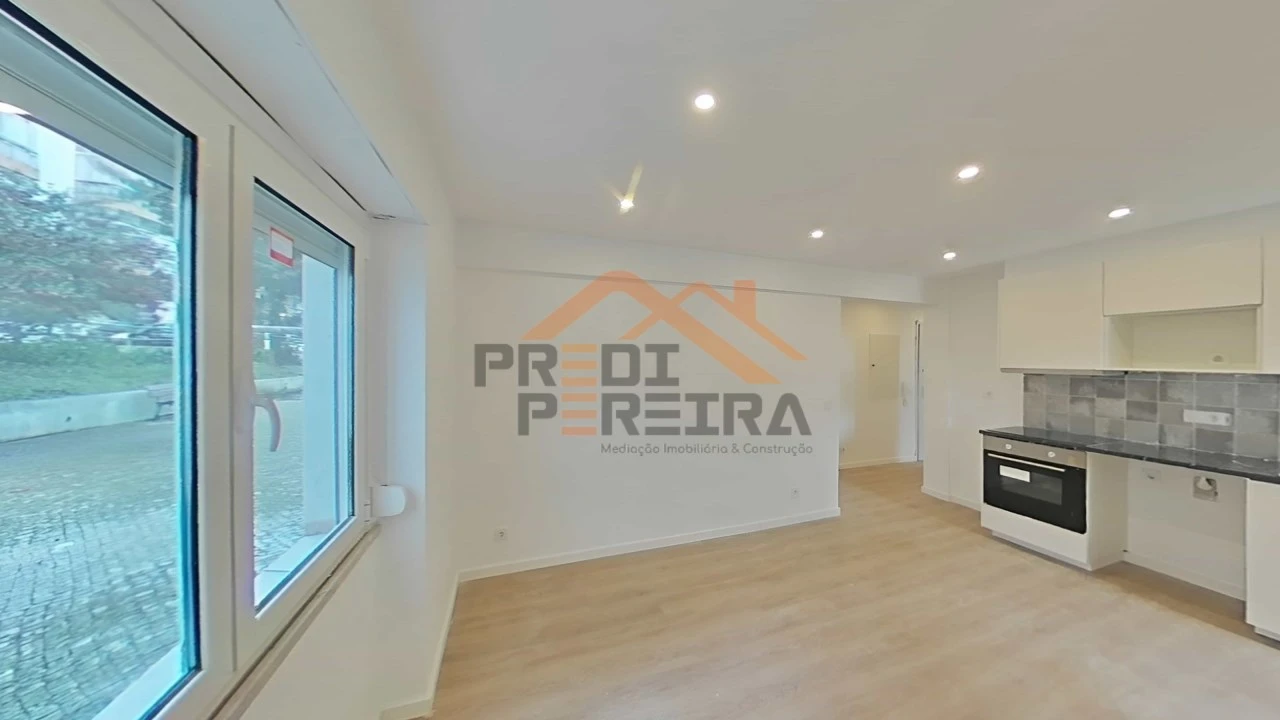 Apartamento T1 para Venda em Porto Salvo Foto 5