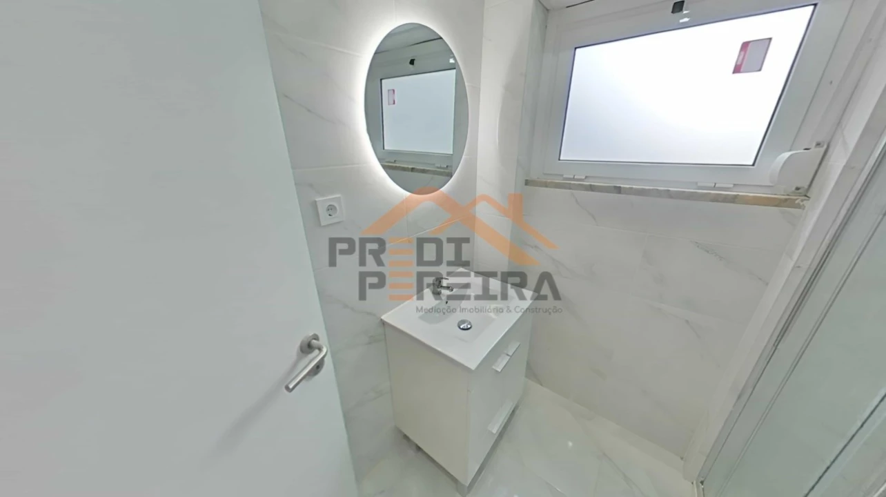 Apartamento T1 para Venda em Porto Salvo Foto 6