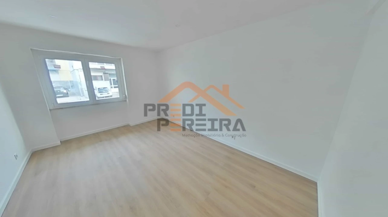 Apartamento T1 para Venda em Porto Salvo Foto 7