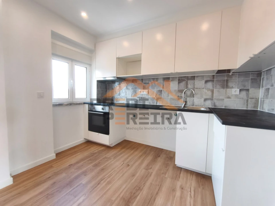 Apartamento T1 para Venda em Porto Salvo Foto 7