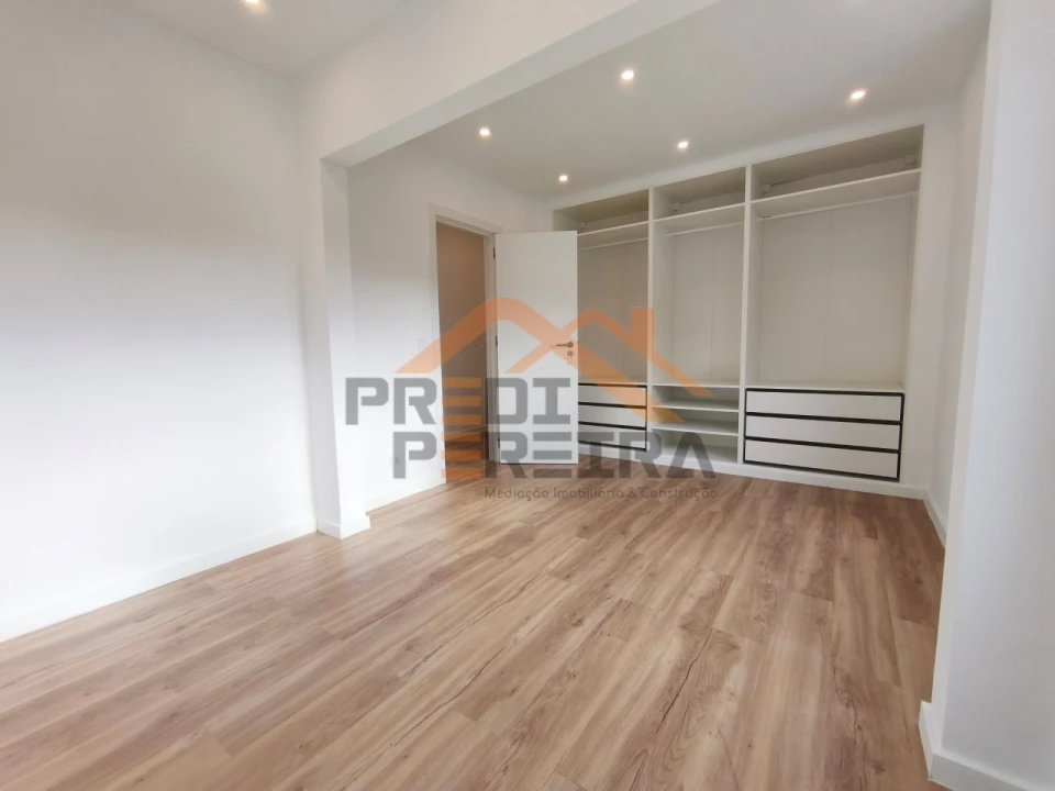 Apartamento T1 para Venda em Porto Salvo Foto 12