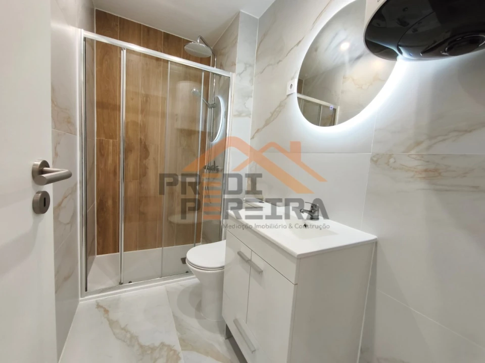 Apartamento T1 para Venda em Porto Salvo Foto 14