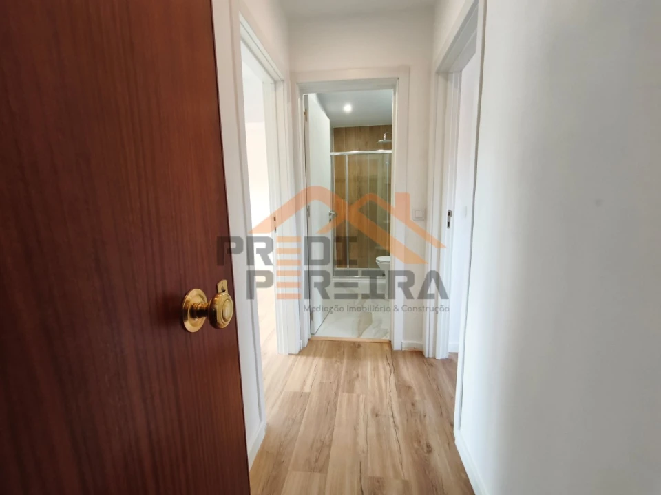 Apartamento T1 para Venda em Porto Salvo Foto 15