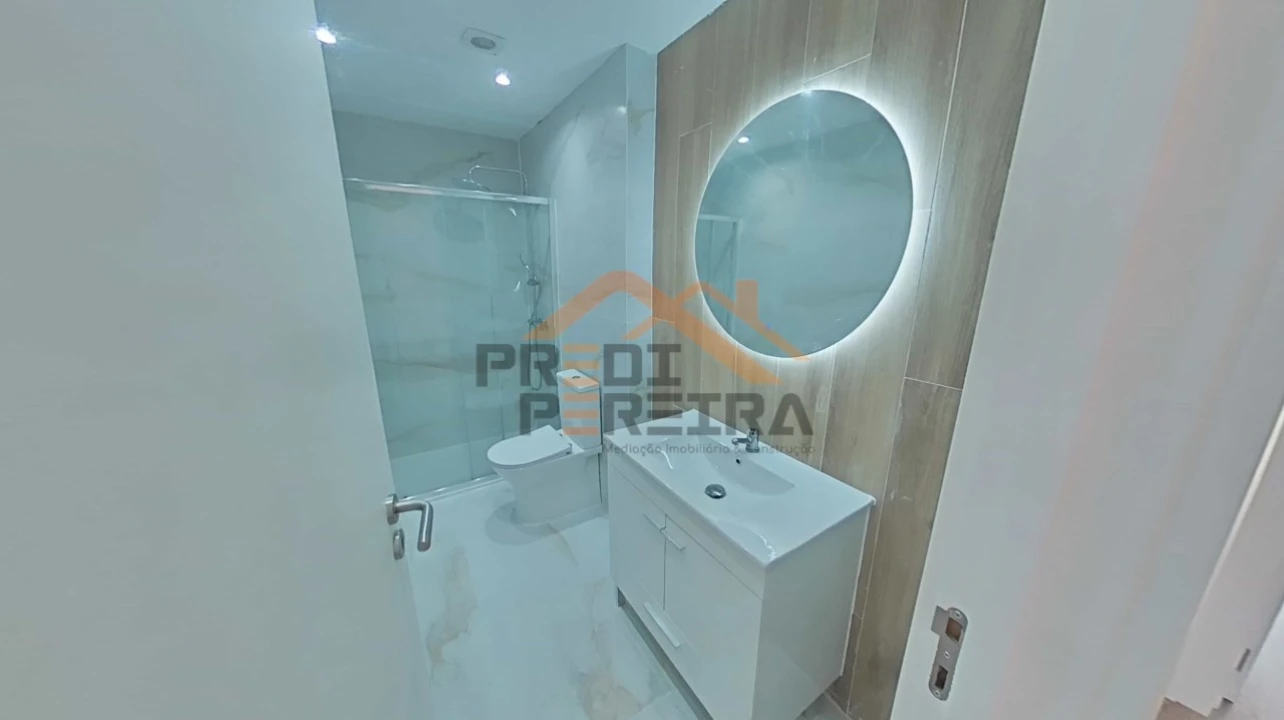 Apartamento T1 para Venda em Porto Salvo Foto 17