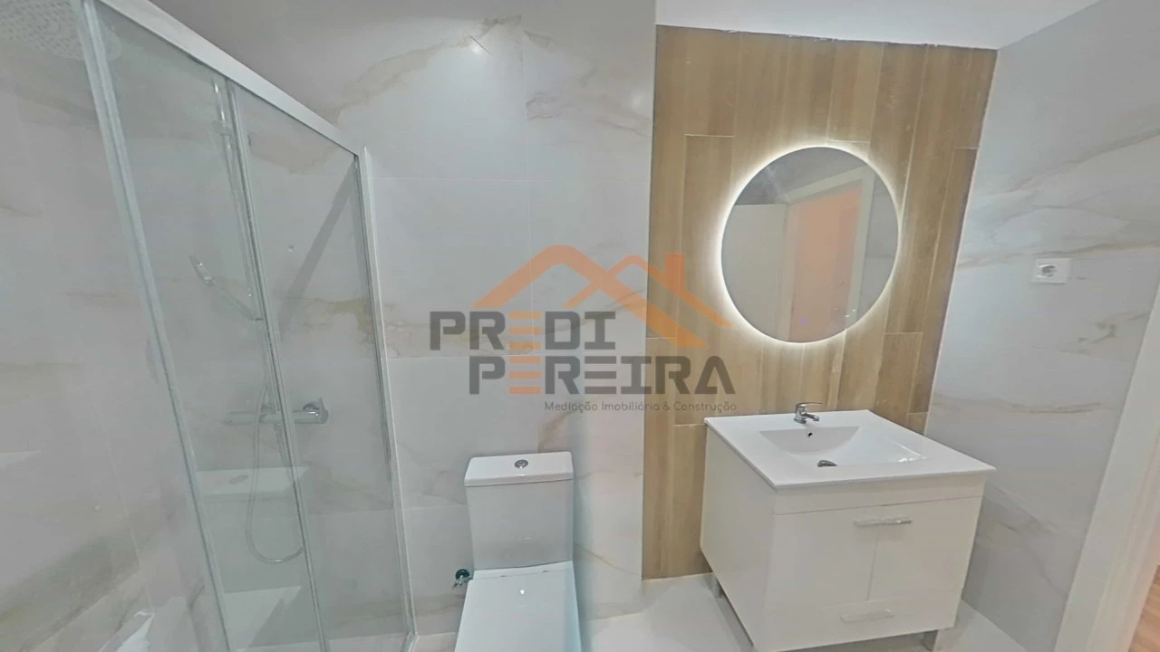 Apartamento T1 para Venda em Porto Salvo Foto 19