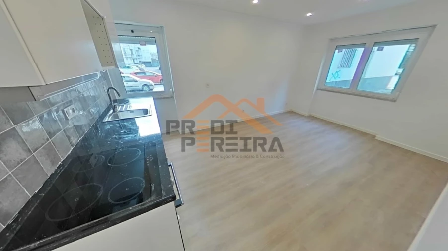 Apartamento T1 para Venda em Porto Salvo Foto 2