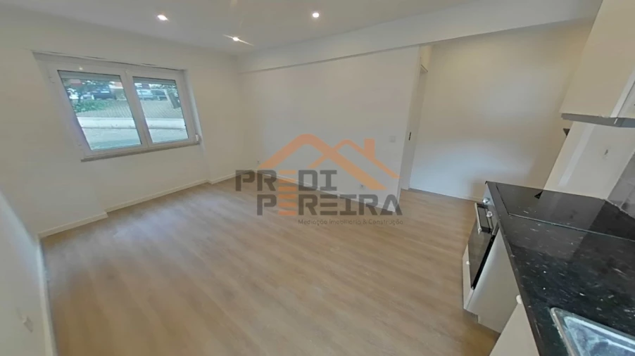 Apartamento T1 para Venda em Porto Salvo Foto 3