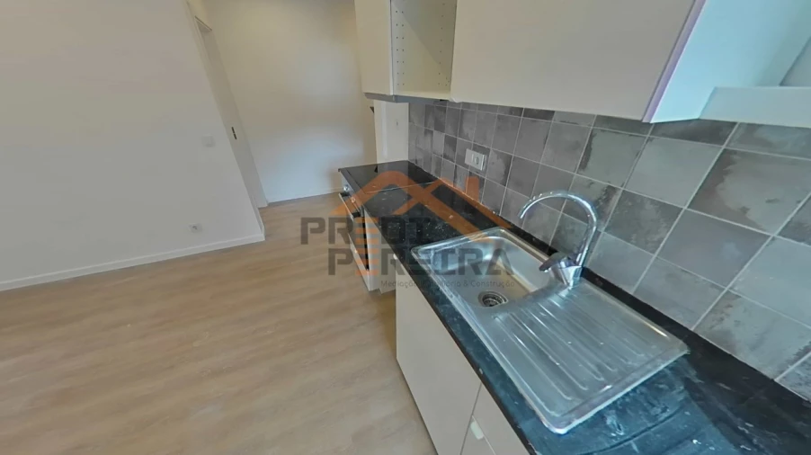 Apartamento T1 para Venda em Porto Salvo Foto 4
