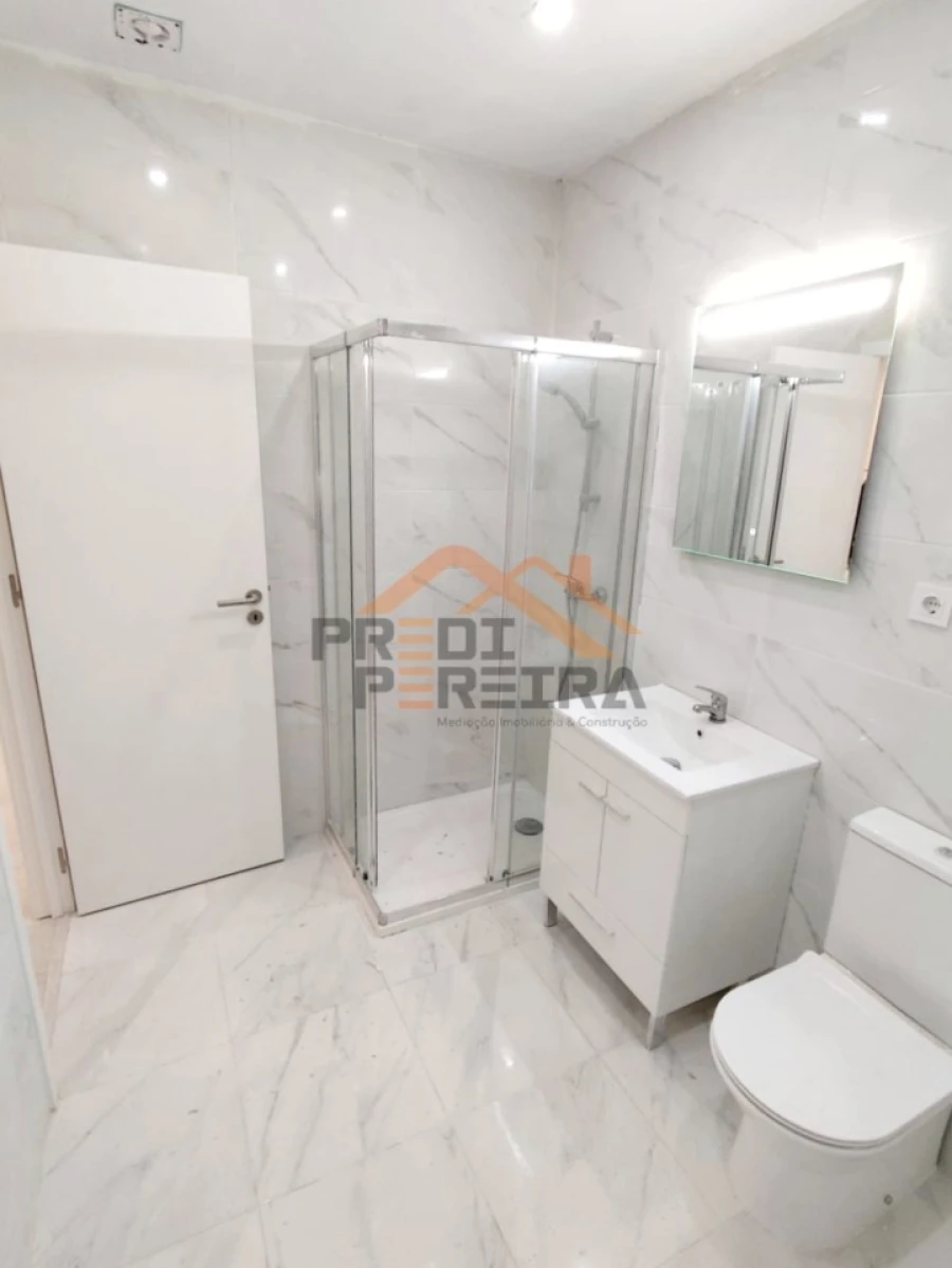 Apartamento T1 para Venda em Porto Salvo Foto 11