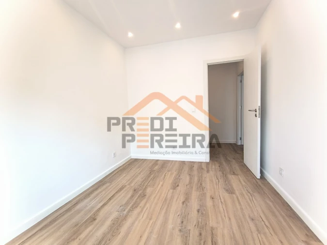 Apartamento T1 para Venda em Porto Salvo Foto 15