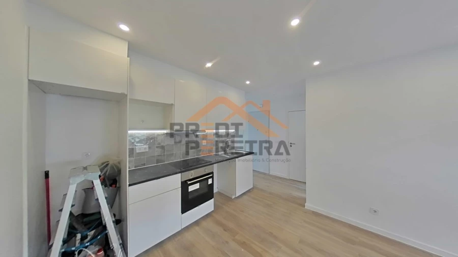 Apartamento T1 para Venda em Porto Salvo Foto 20
