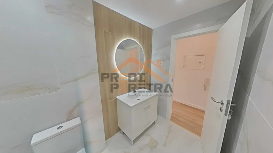 Apartamento T1 para Venda em Porto Salvo Foto 21
