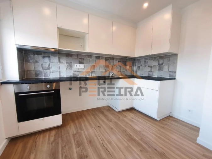 Apartamento T1 para Venda em Porto Salvo Foto 2