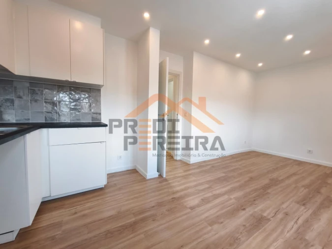 Apartamento T1 para Venda em Porto Salvo Foto 4