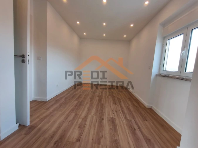 Apartamento T1 para Venda em Porto Salvo Foto 8