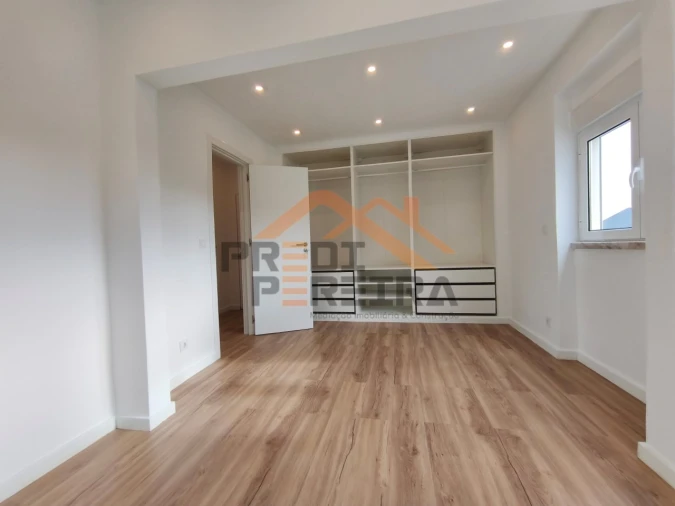 Apartamento T1 para Venda em Porto Salvo Foto 13