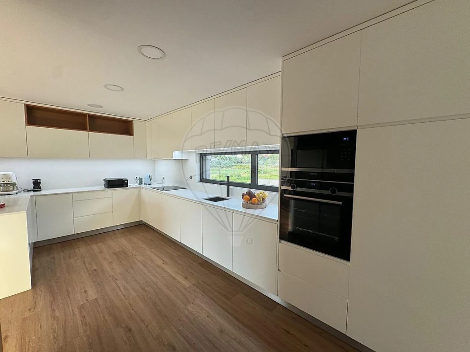 Moradia T4 para Arrendamento em Fânzeres e São Pedro da Cova Foto 9