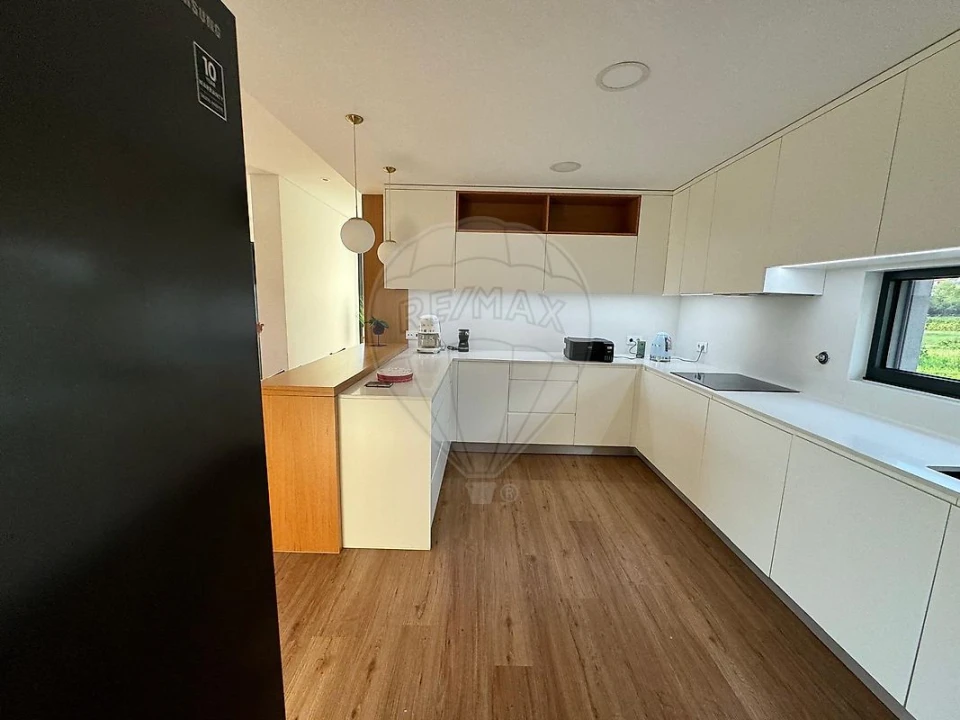 Moradia T4 para Arrendamento em Fânzeres e São Pedro da Cova Foto 11