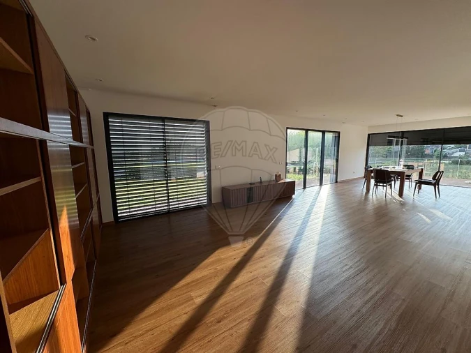 Moradia T4 para Arrendamento em Fânzeres e São Pedro da Cova Foto 7