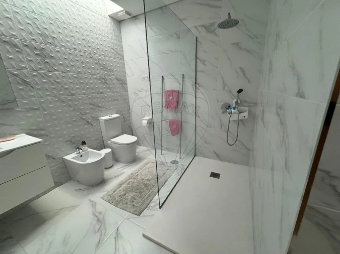 Moradia T4 para Arrendamento em Fânzeres e São Pedro da Cova Foto 20