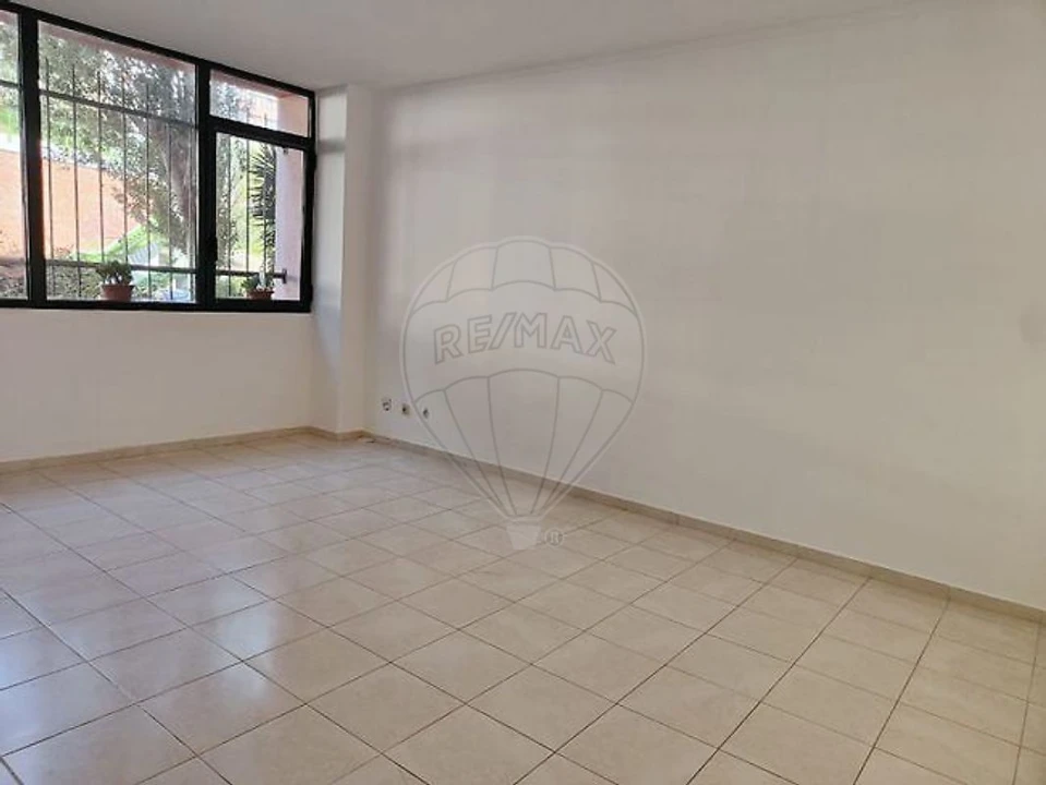 Apartamento T1 para Venda em Massamá e Monte Abraão Foto 4