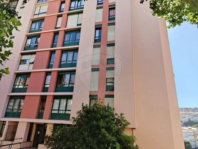 Apartamento T1 para Venda em Massamá e Monte Abraão