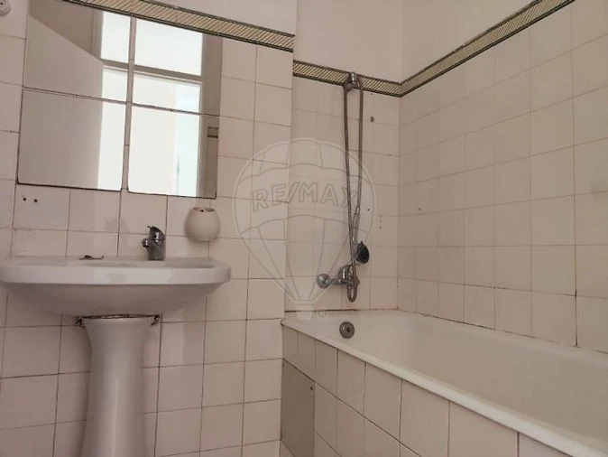 Apartamento T1 para Venda em Massamá e Monte Abraão Foto 3