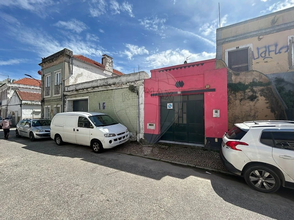 Prédio para Venda em Barreiro e Lavradio Foto 14